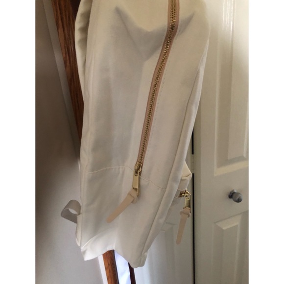 Benefit Cosmetics Brow backpack - Picture 4 of 5